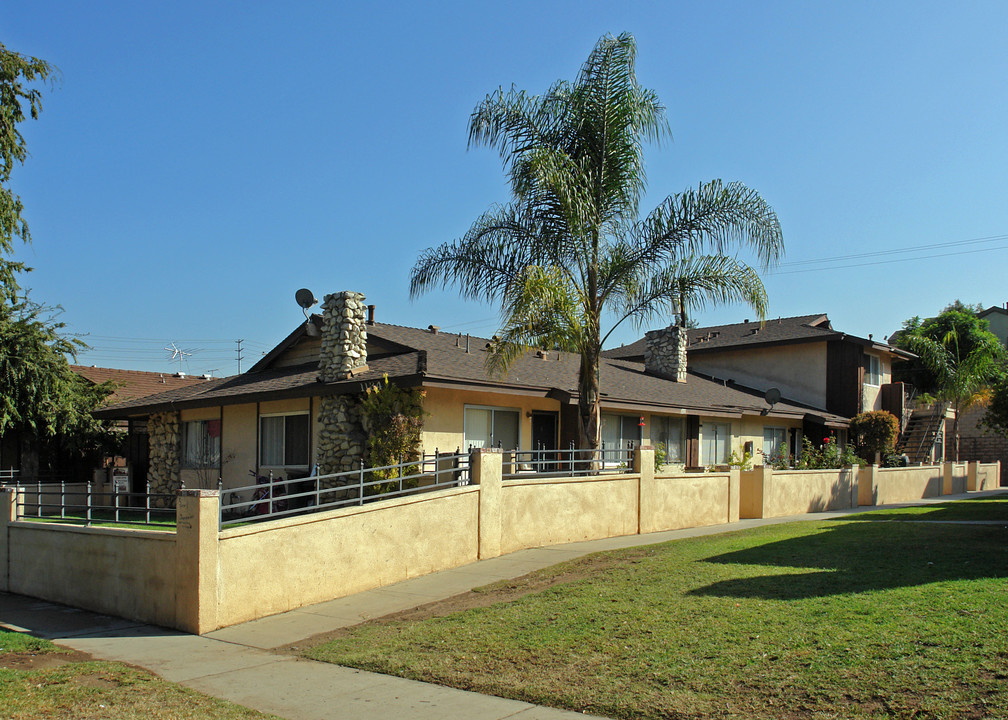 1134 W 9th St in Corona, CA - Building Photo