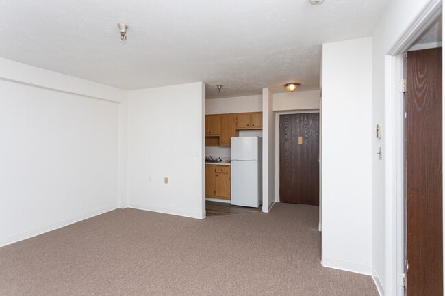 Town Square Senior Apartments - 62+ or HUD in Lima, OH - Foto de edificio - Interior Photo