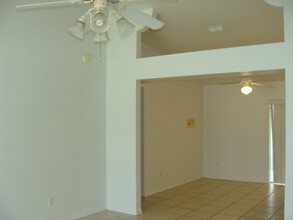 2568 Hillview Cir in Deltona, FL - Building Photo - Building Photo