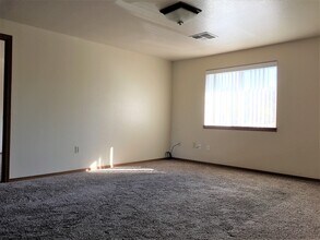 5357 NE Stephens St in Winchester, OR - Building Photo - Building Photo