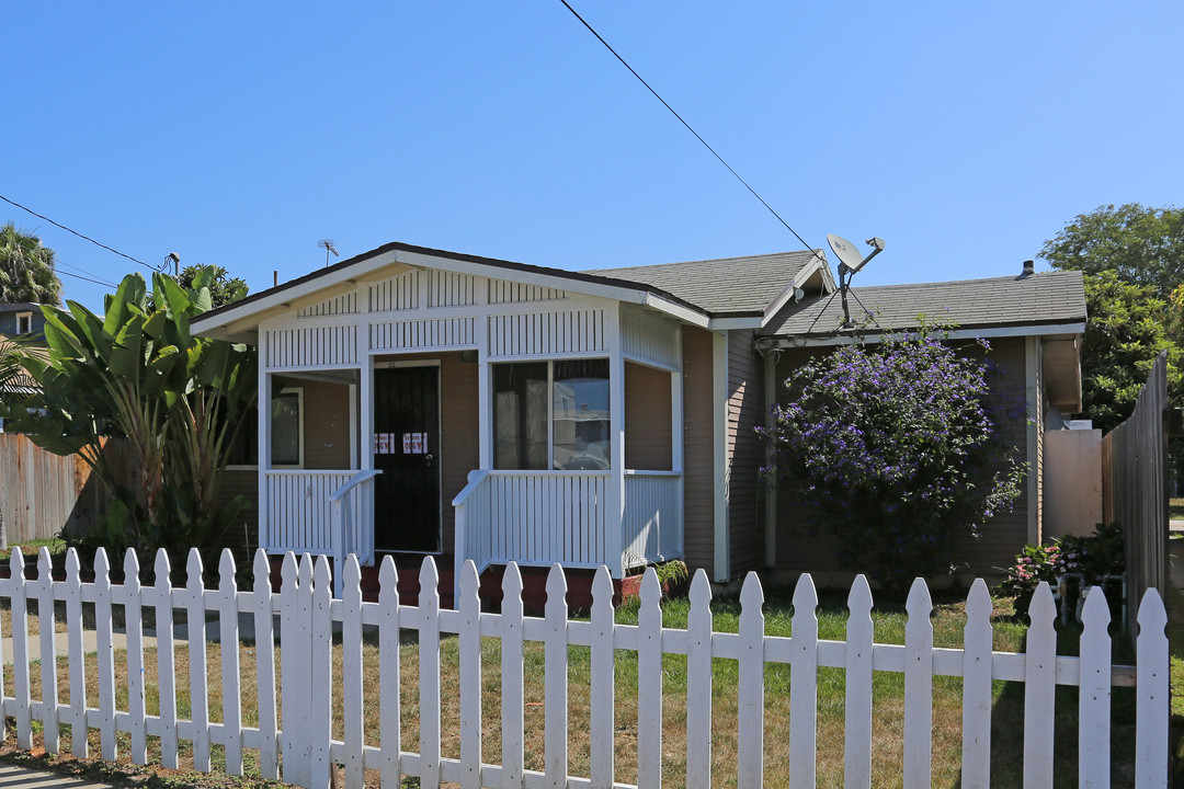 312-408 San Diego St in Oceanside, CA - Building Photo