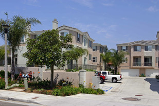 Pirineos Pointe Luxury Townhouses Apartments