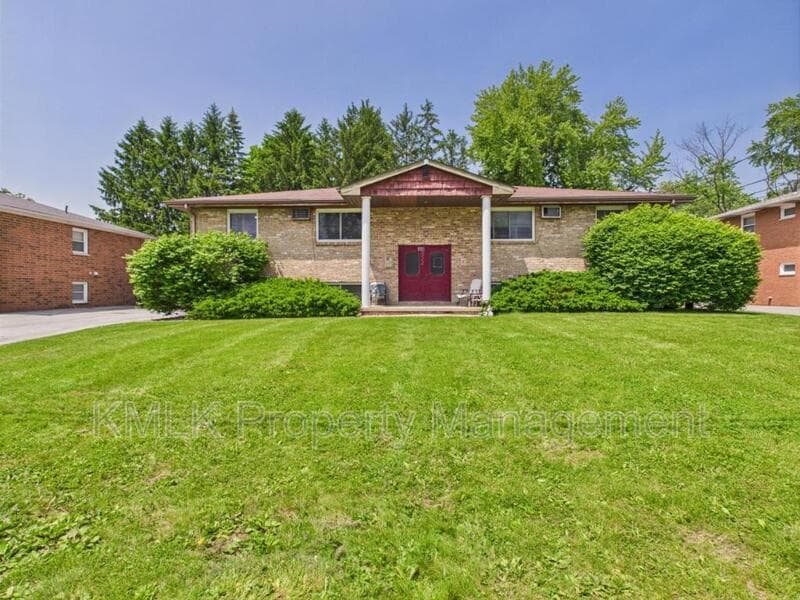 852 Cook Ave in Youngstown, OH - Building Photo