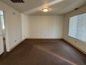 9514 Hinton Ave in Delhi, CA - Building Photo - Building Photo