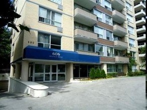 606 Avenue Road in Toronto, ON - Foto de edificio - Building Photo