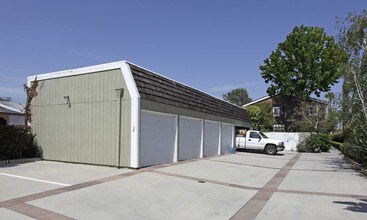 322 Ogle St in Costa Mesa, CA - Building Photo - Building Photo