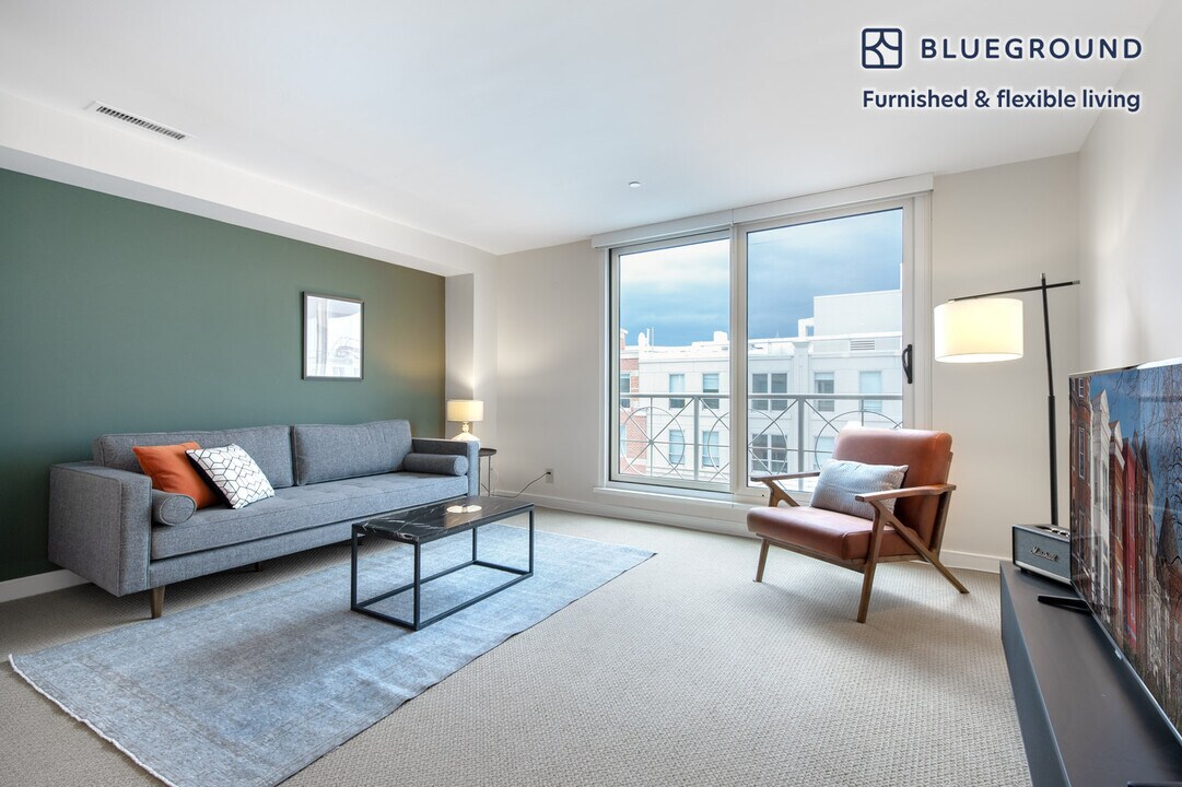 425 8th St NW, Unit FL11-ID99 in Washington, DC - Building Photo