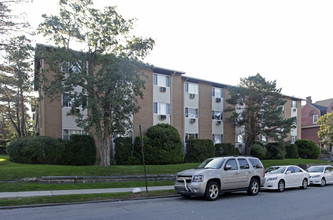 150 Glenwood Ave in Yonkers, NY - Foto de edificio - Building Photo