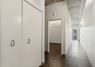 1923 N Western Ave, Unit 605 in Chicago, IL - Building Photo - Building Photo