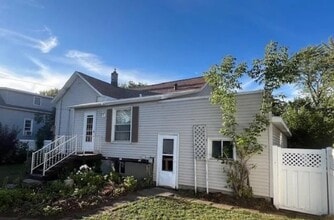 208 Bird St in Marinette, WI - Building Photo - Building Photo