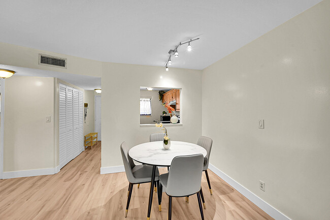 9503 Boca Cove Cir in Boca Raton, FL - Foto de edificio - Building Photo