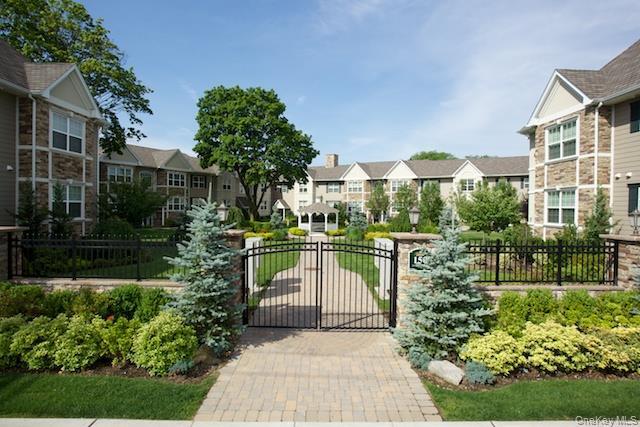 150 Secatogue Ave in Farmingdale, NY - Building Photo - Building Photo