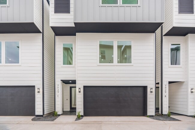 7723 Hammerly Blvd in Houston, TX - Building Photo - Building Photo