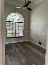 1302 NW 139th Ave in Pembroke Pines, FL - Foto de edificio - Building Photo