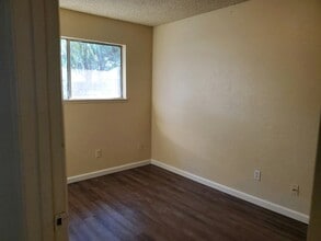 3007 W Walnut Ave in Visalia, CA - Building Photo - Building Photo