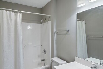 504 Marquis Cir in Dayton, IN - Foto de edificio - Building Photo