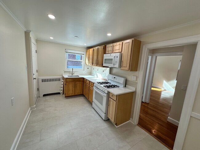 170 Summit Ave, Unit 2 in Quincy, MA - Foto de edificio - Building Photo