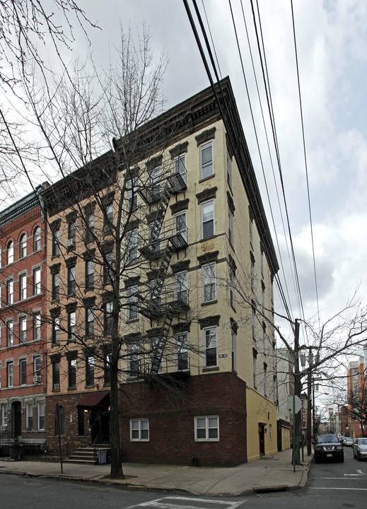 253 3rd St in Hoboken, NJ - Building Photo