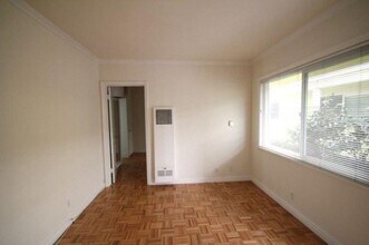 140 N Wilson Ave, Unit 10 in Pasadena, CA - Building Photo - Building Photo