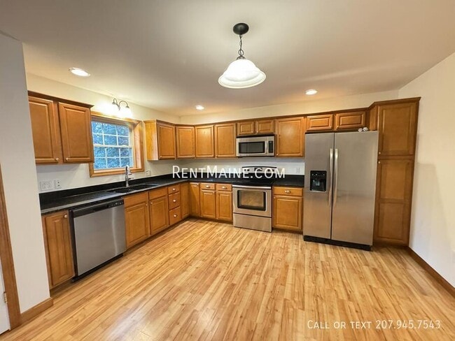 208 Western Ave in Hampden, ME - Building Photo - Building Photo