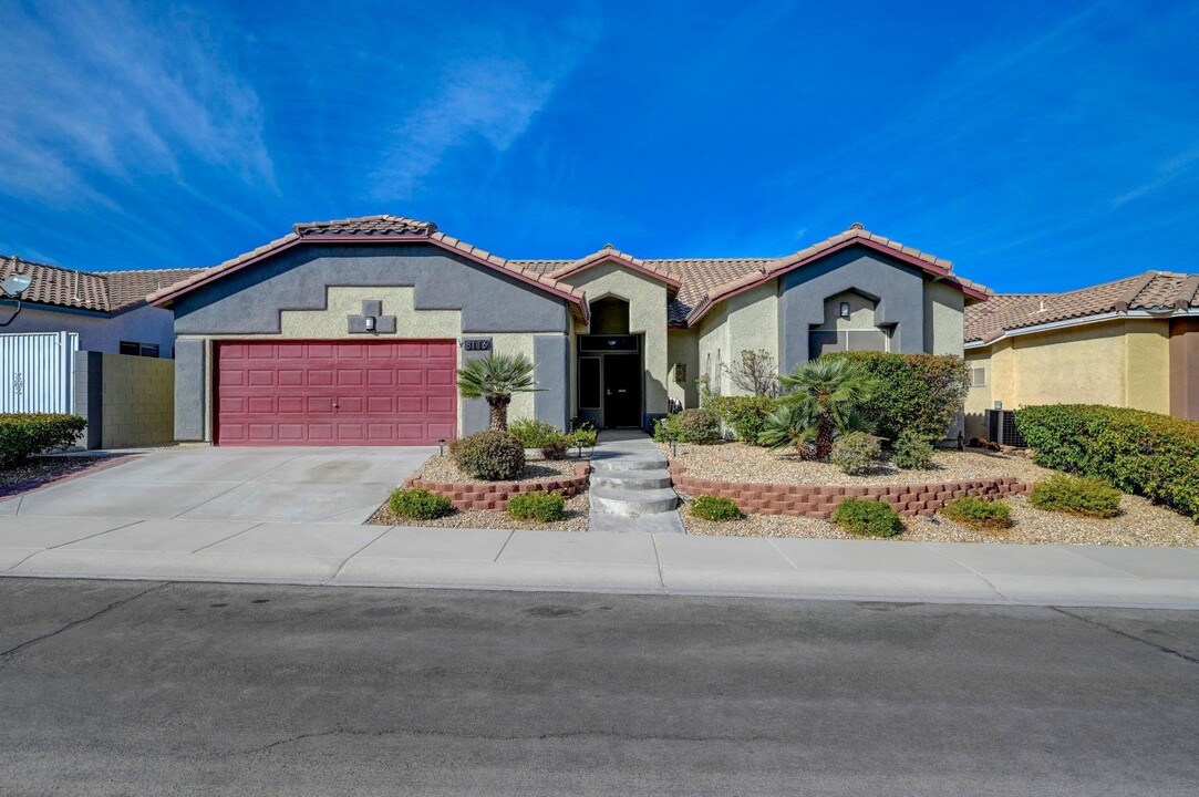 8116 Squaw Springs Ln in Las Vegas, NV - Building Photo