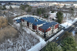 451 Clifton Park Center Rd in Clifton Park, NY - Foto de edificio - Building Photo