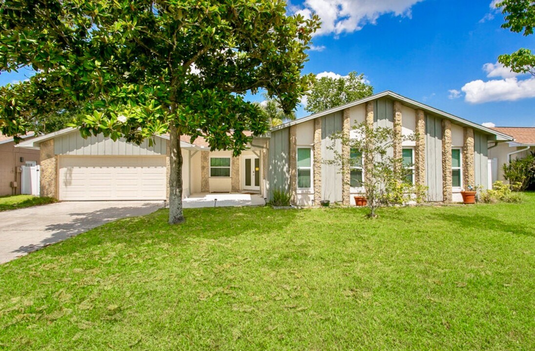 137 Peppertree Dr in Orlando, FL - Building Photo