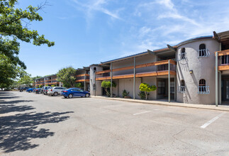 St Francis Village Apartments in Lubbock, TX - Foto de edificio - Building Photo