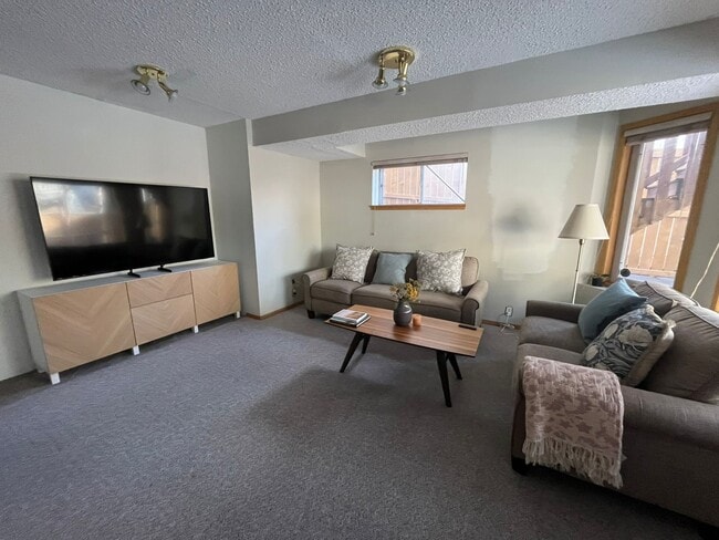 468 Douglas Glen Pt SE in Calgary, AB - Building Photo - Building Photo