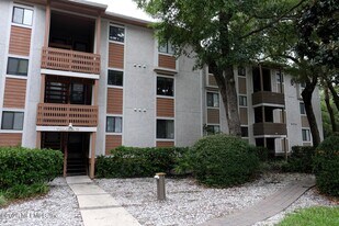 2328 Sadler Rd in Fernandina Beach, FL - Building Photo