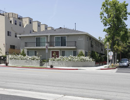 11465 Moorpark St Apartments