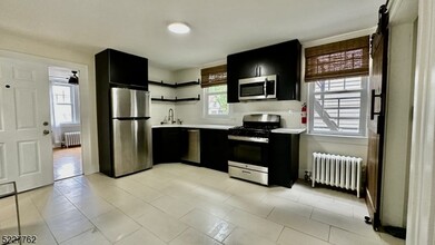 43 Pleasant Way in Montclair, NJ - Building Photo - Building Photo