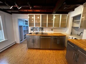 18 Tremont St, Unit 2 in Cambridge, MA - Building Photo - Building Photo