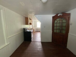 1239 4th St-Unit -1239 Fourth St Downstairs in Slatington, PA - Building Photo - Building Photo