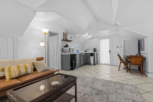 912 Little Bay Ave in Norfolk, VA - Building Photo - Building Photo