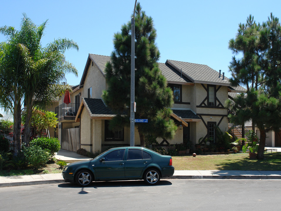 16652 Island Cir in Huntington Beach, CA - Building Photo