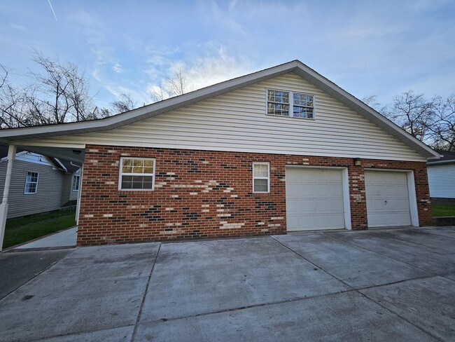 property at 1045 Newmans Branch Rd