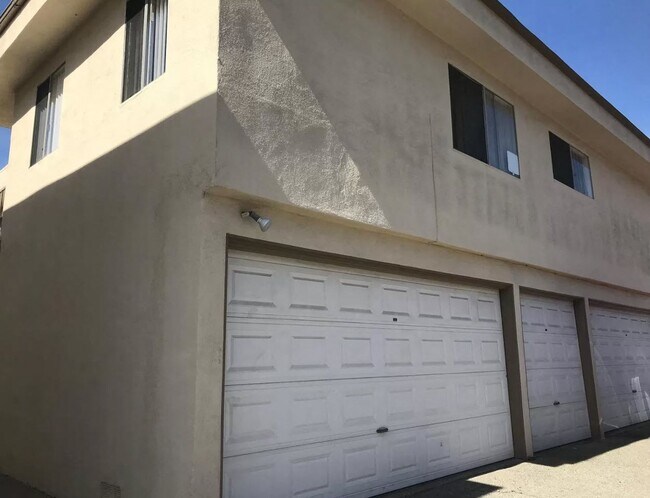 2875 W. 235th St. in Torrance, CA - Foto de edificio - Building Photo