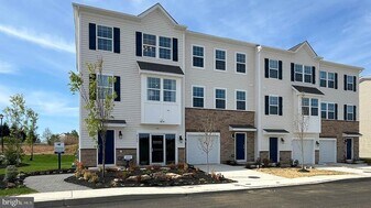 8201 Brodie Ct in Breinigsville, PA - Building Photo