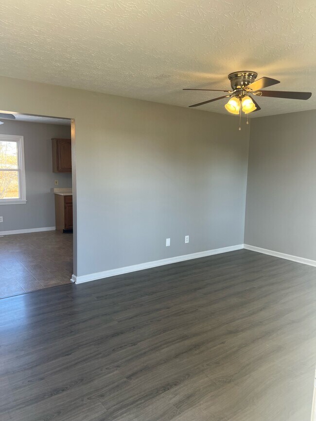 1068 Edgewood Way in Lawrenceburg, KY - Building Photo - Building Photo