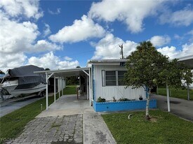 248 Flame Ln in North Fort Myers, FL - Building Photo