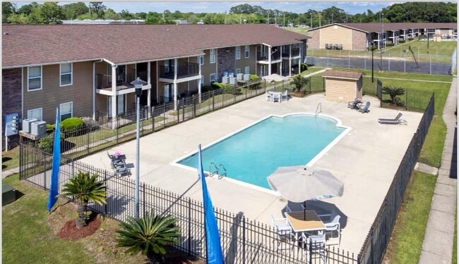 Lodge Apartments in Pascagoula, MS - Foto de edificio - Building Photo