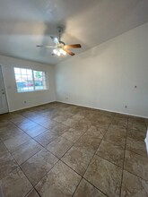 10818 W Heatherbrae Dr in Phoenix, AZ - Foto de edificio - Building Photo