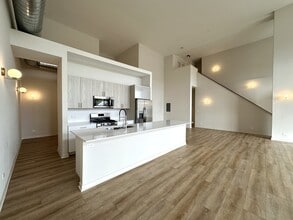 3215 N Narragansett Ave, Unit 103 in Chicago, IL - Foto de edificio - Building Photo