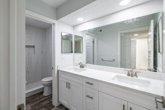 South Bay Plantation Apartments in Naples, FL - Foto de edificio - Interior Photo