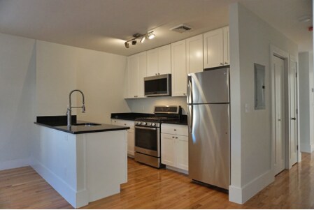 4 Osgood St, Unit 2 in Somerville, MA - Foto de edificio - Building Photo