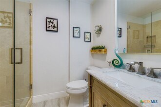 7711 Broadway in San Antonio, TX - Building Photo - Building Photo