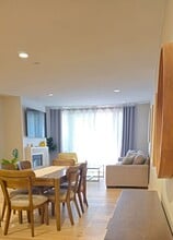 10878 Bloomfield St, Unit 207 in North Hollywood, CA - Building Photo - Building Photo