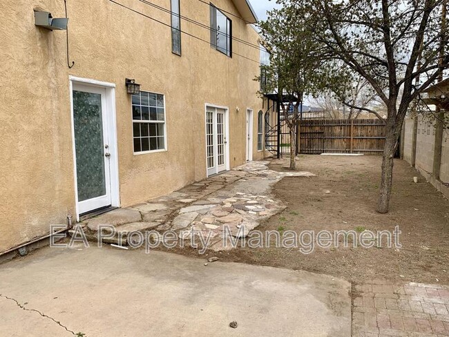 1314 Los Tomases Dr NW in Albuquerque, NM - Building Photo - Building Photo