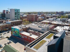 7 S Linn St in Iowa City, IA - Building Photo - Building Photo